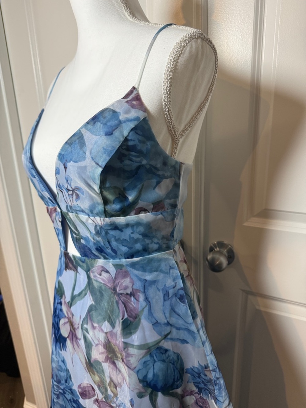 Lulu's Blue Floral V-Neck Cutout Spaghetti Strap Maxi Dress - Picture 4 of 11